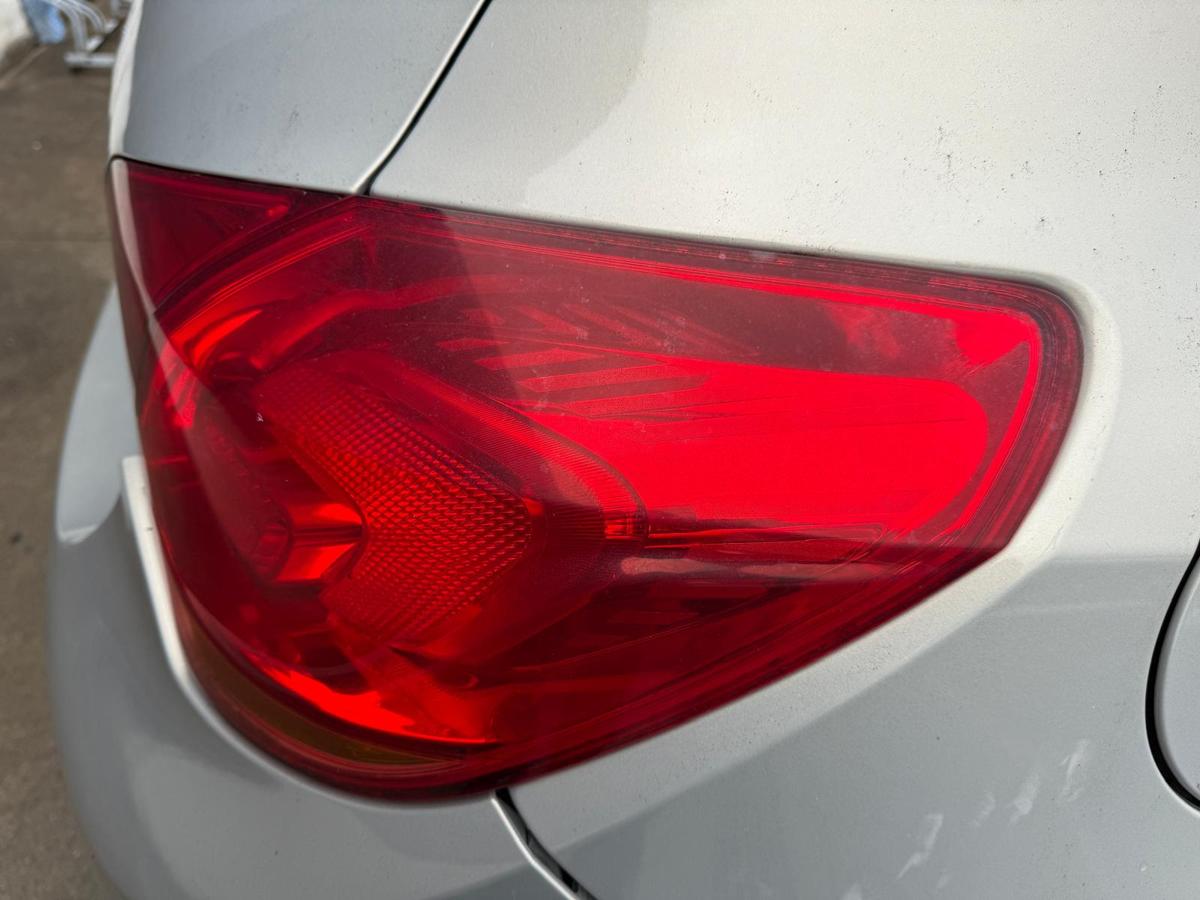 Opel Astra J original Rücklicht Rückleuchte außen rechts Fließheck Vorfacelift BJ09